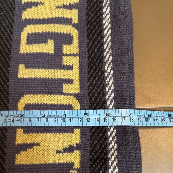 UNIVERSITY OF WASHINGTON HUSKIES winter scarf Unisex Purple and Gold UW EUC - Picture 9 of 11